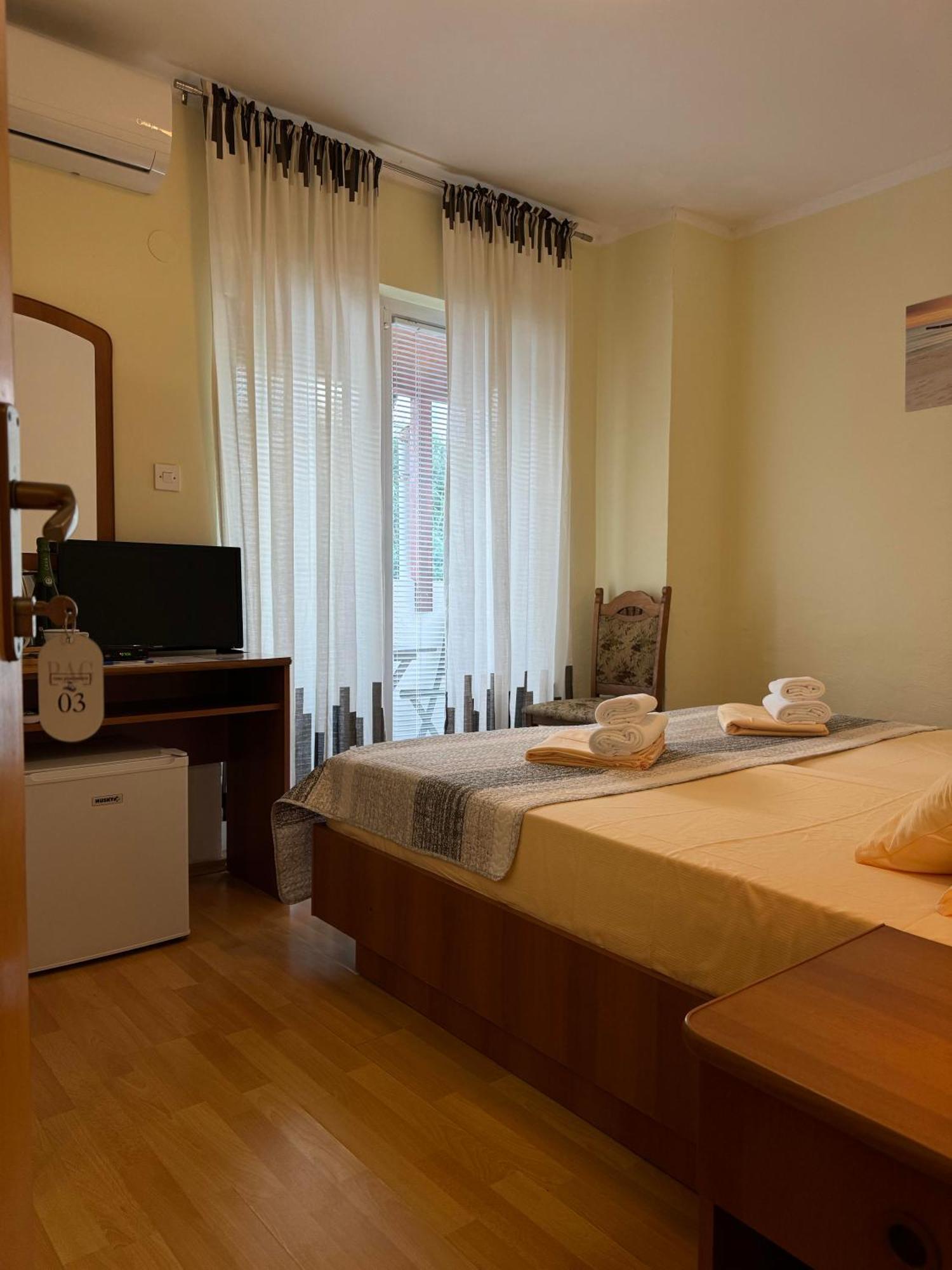 Pag Vero Apartments Pag Town Buitenkant foto